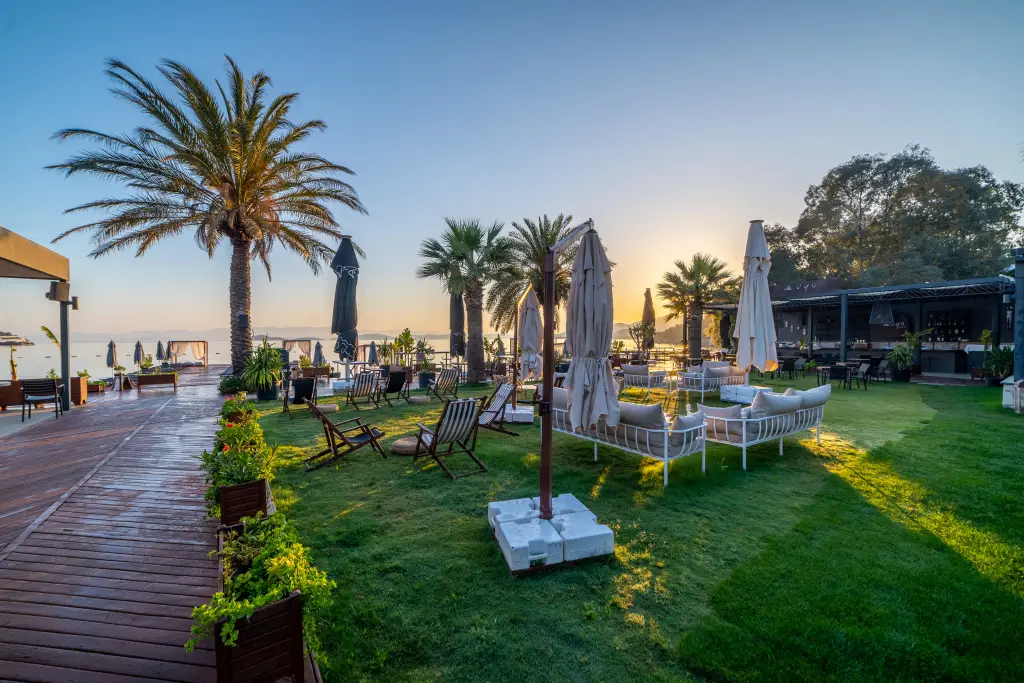 Moyo Beach Hotel — фото 1