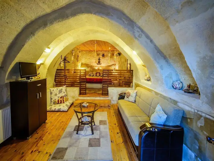 Аванос: Adanos Konuk Evi