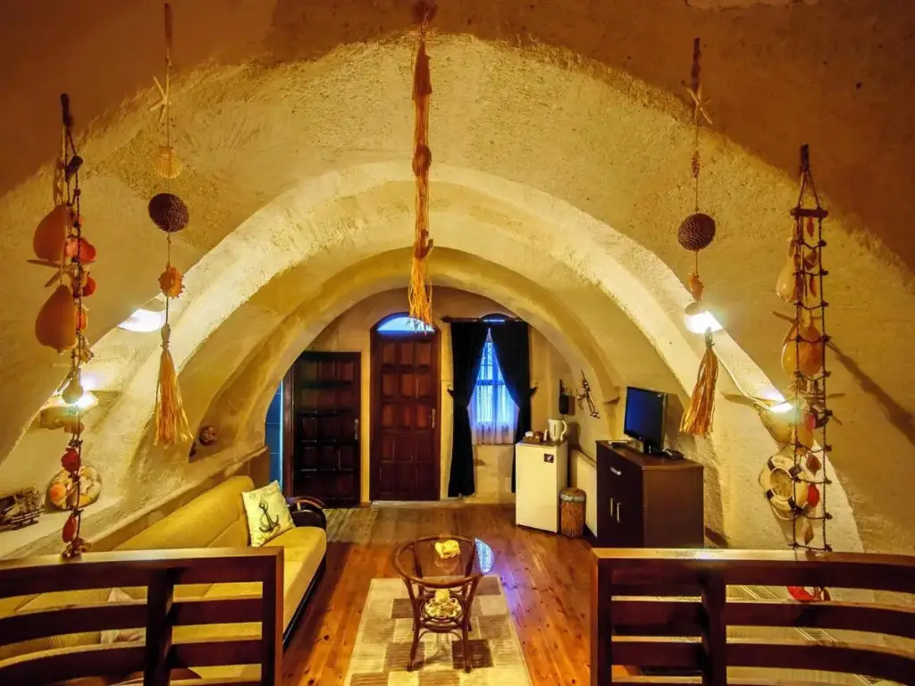 Аванос: Adanos Konuk Evi