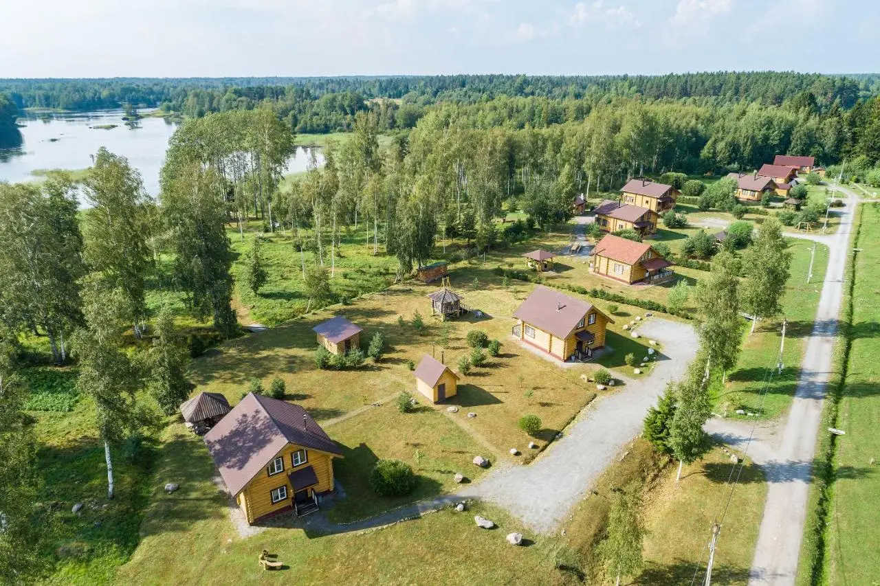 Snegirëvka: Коттеджный Комплекс Озерный Берег