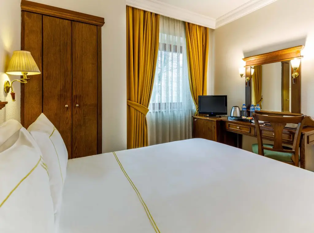 Hotel Golden Crown — фото 1