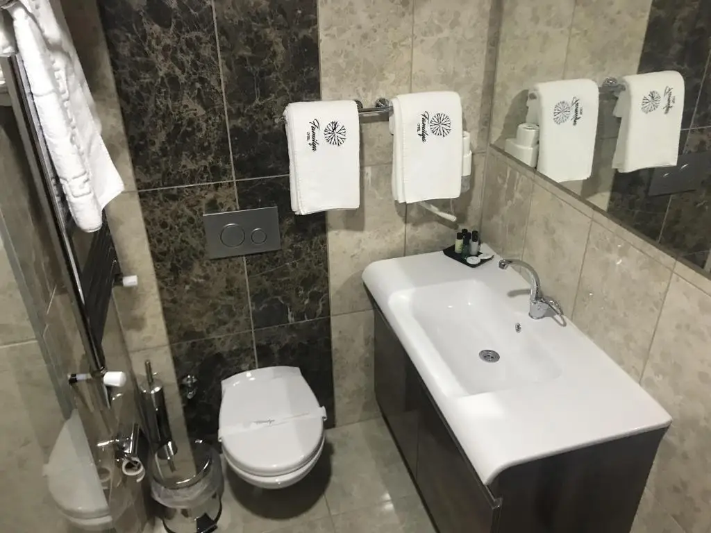 Эрбаа: Familya Hotel