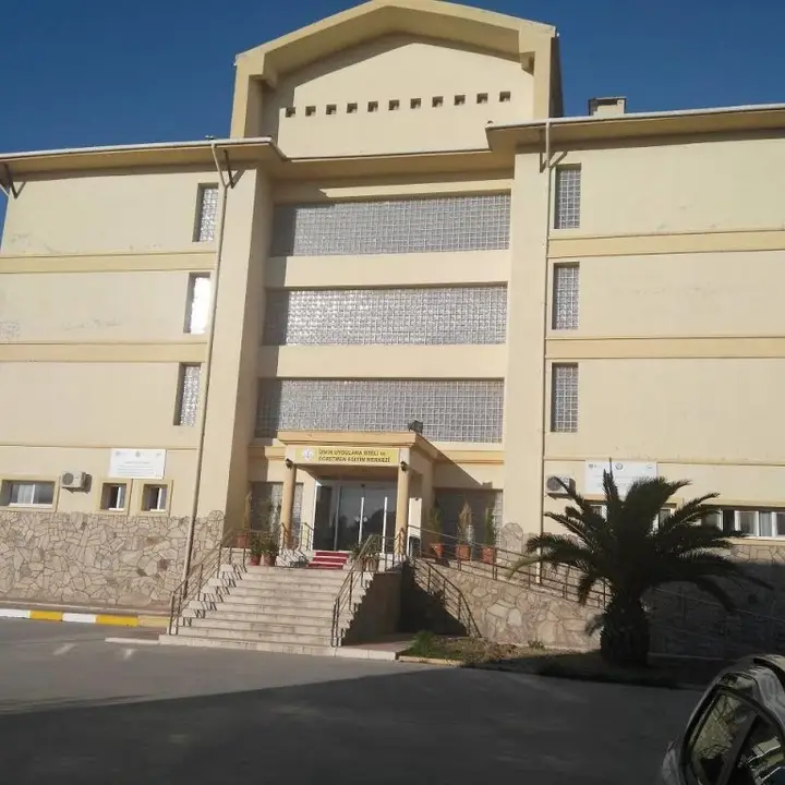 Измир: Izmi̇r Uygulama Oteli̇