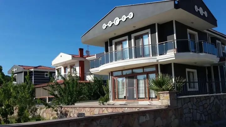 Айвалык: Ayvalik Camlik Villalari