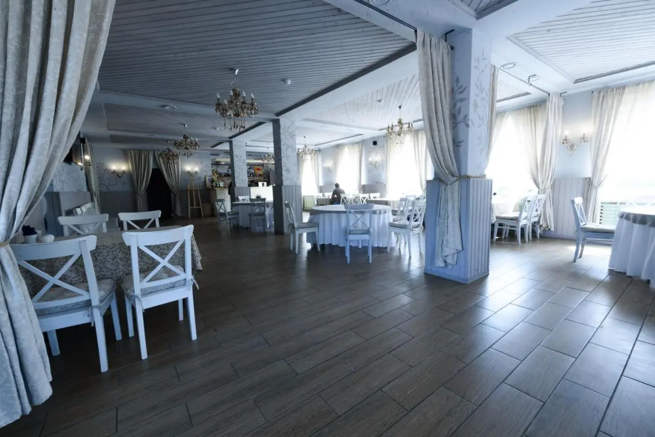Лисий нос: Fox Inn
