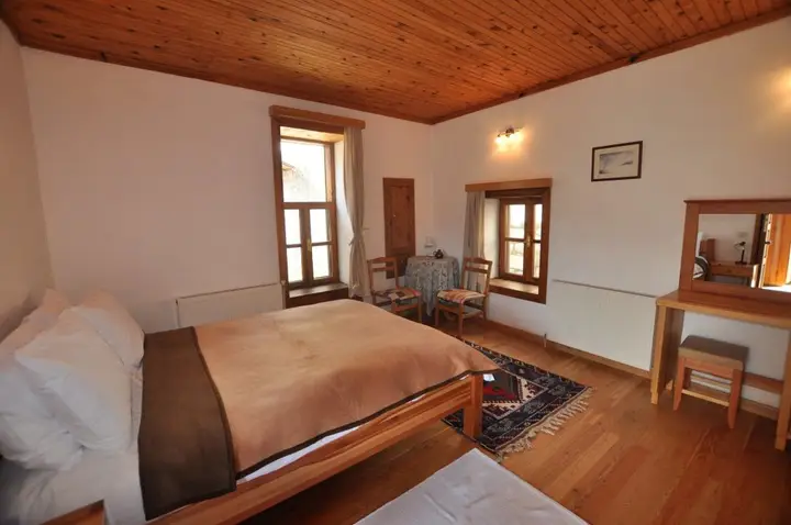 Сельчук: Garden House