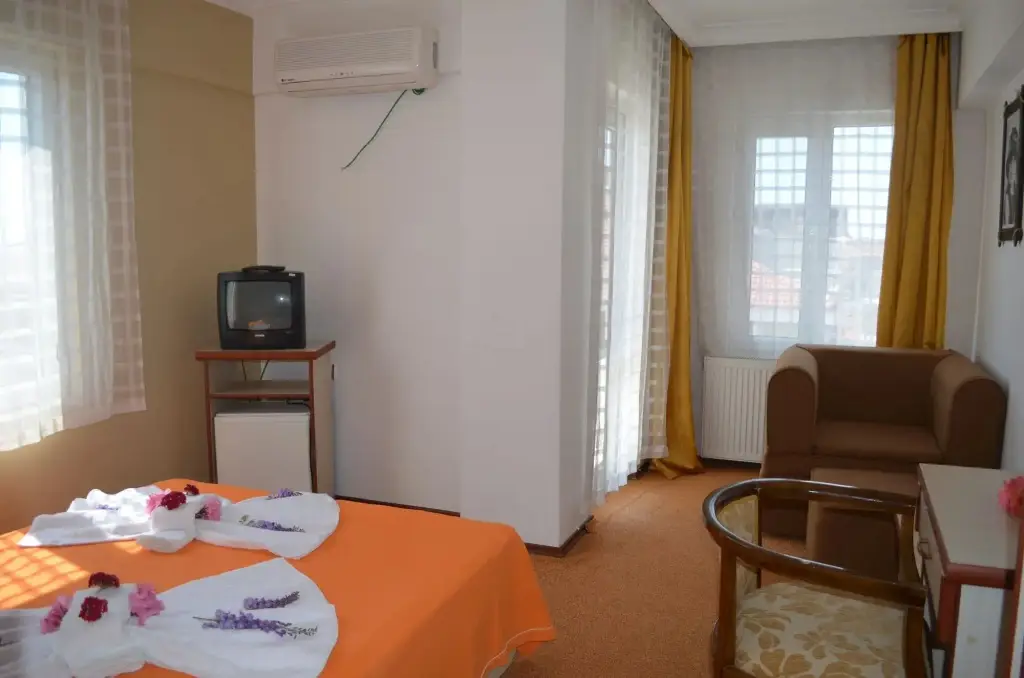 Айвалык: Megas Hotel