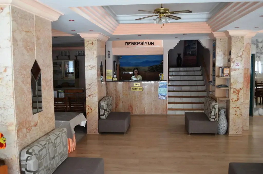 Айвалык: Megas Hotel