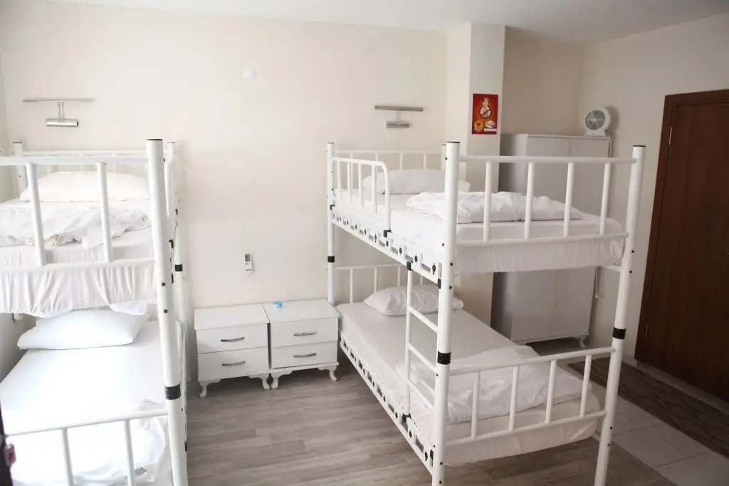 Измир: Rooster Hostel