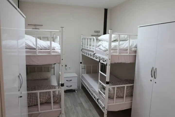 Измир: Rooster Hostel