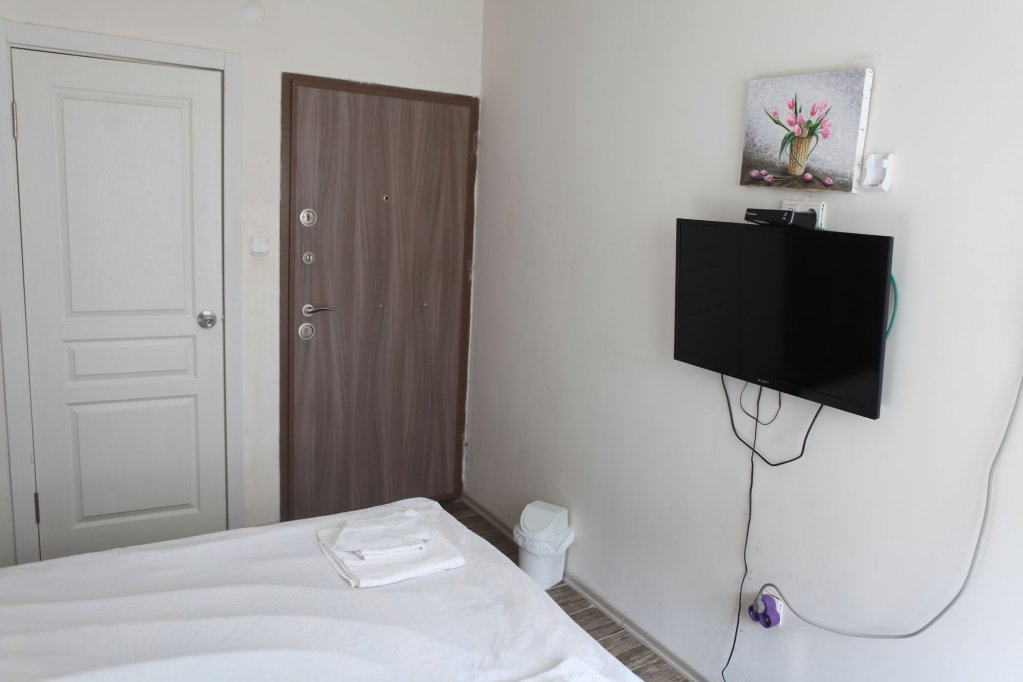 Измир: Rooster Hostel