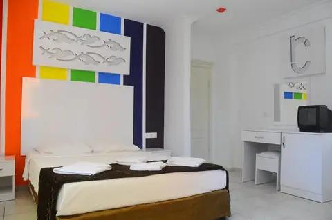 Rainbow Castle Hotel — фото 1
