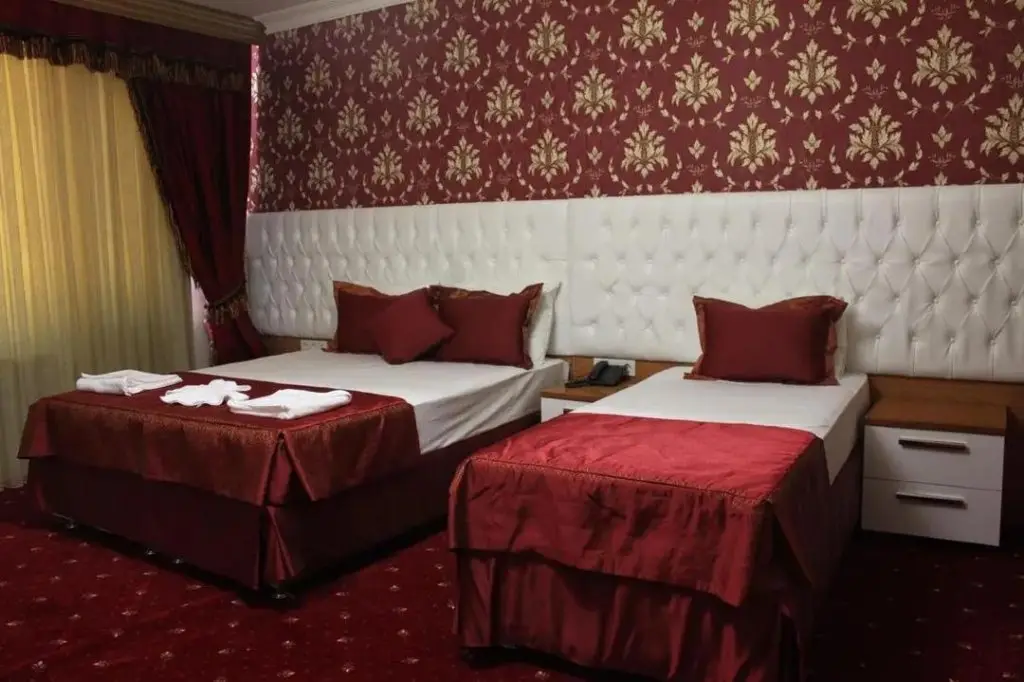 Бююкчекмедже: Grand City Hotel