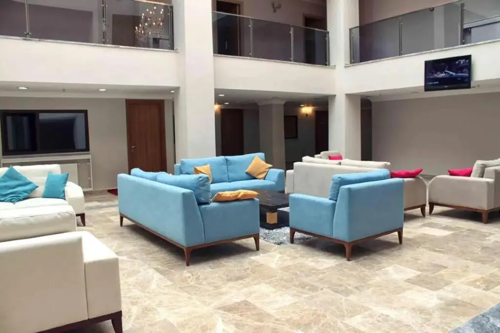 Бююкчекмедже: Grand City Hotel