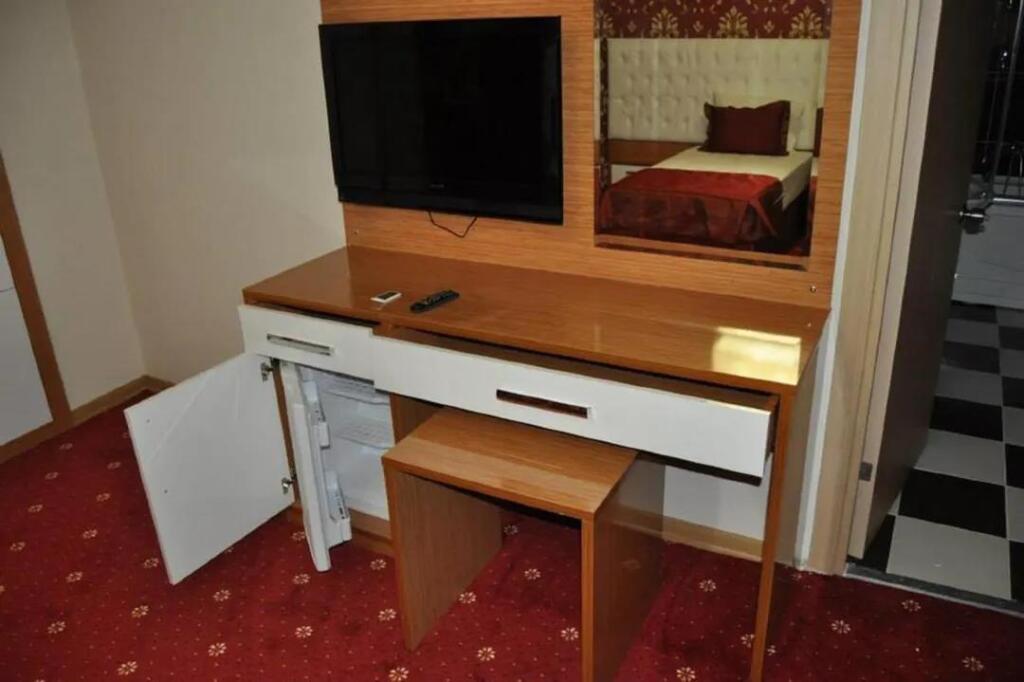 Бююкчекмедже: Grand City Hotel