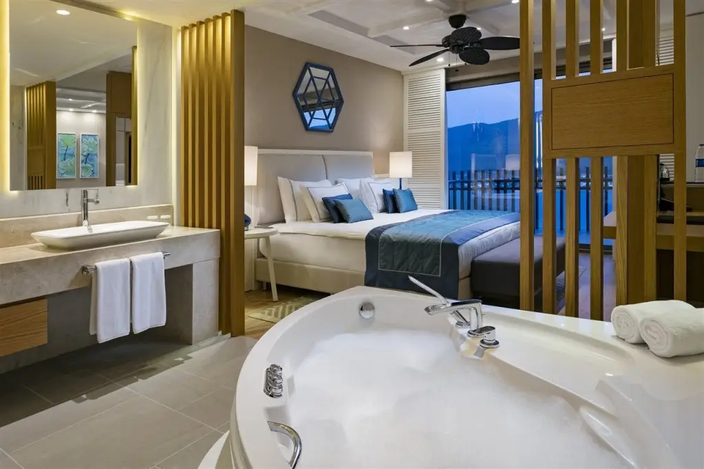 Гюверджинлик: Курортный отель Titanic Luxury Collection Bodrum