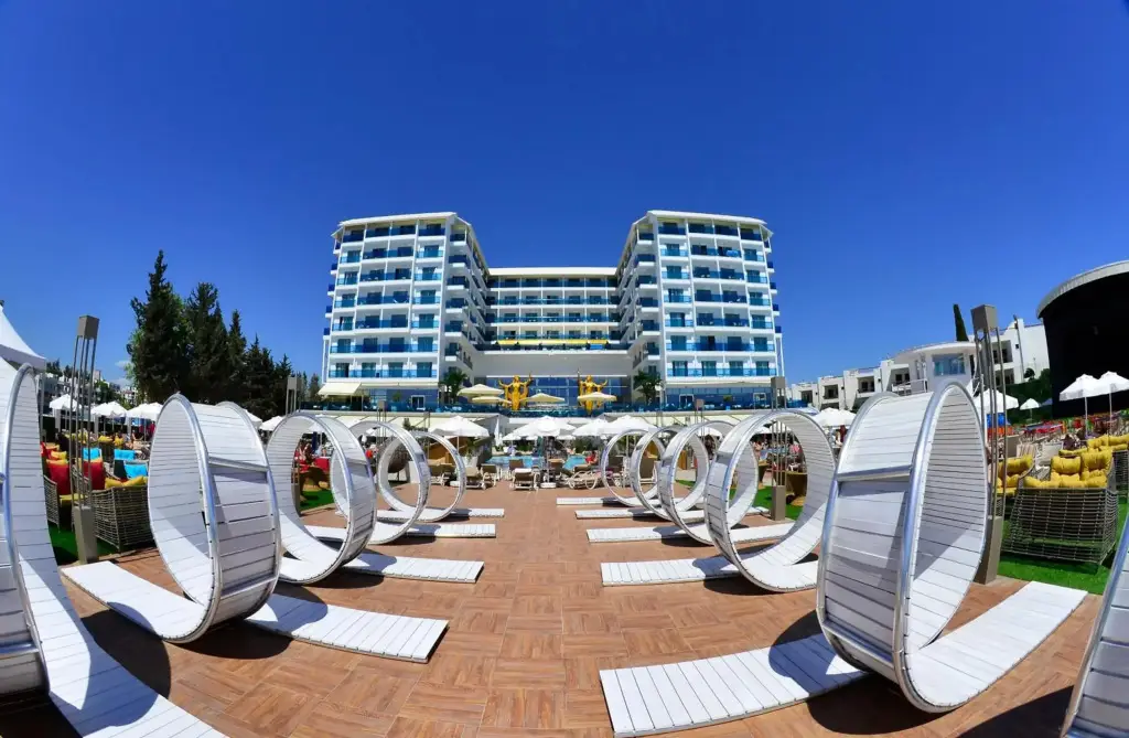 Azura Deluxe Resort & Spa — фото 1