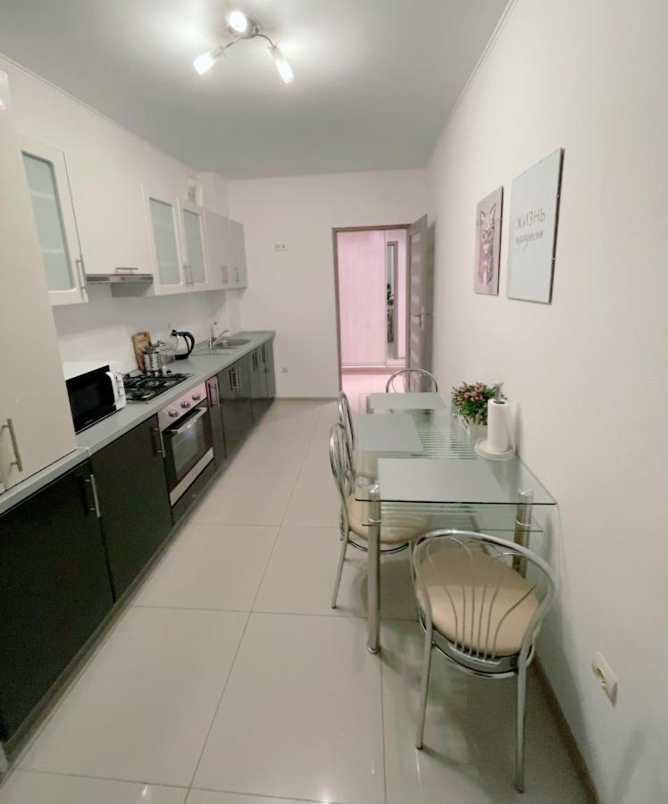 Калининград: Apartment on Dobrolyubova 28