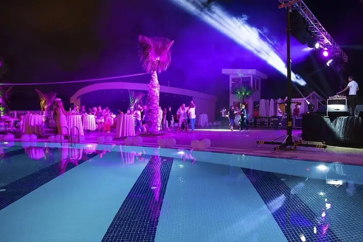 carousel image 3