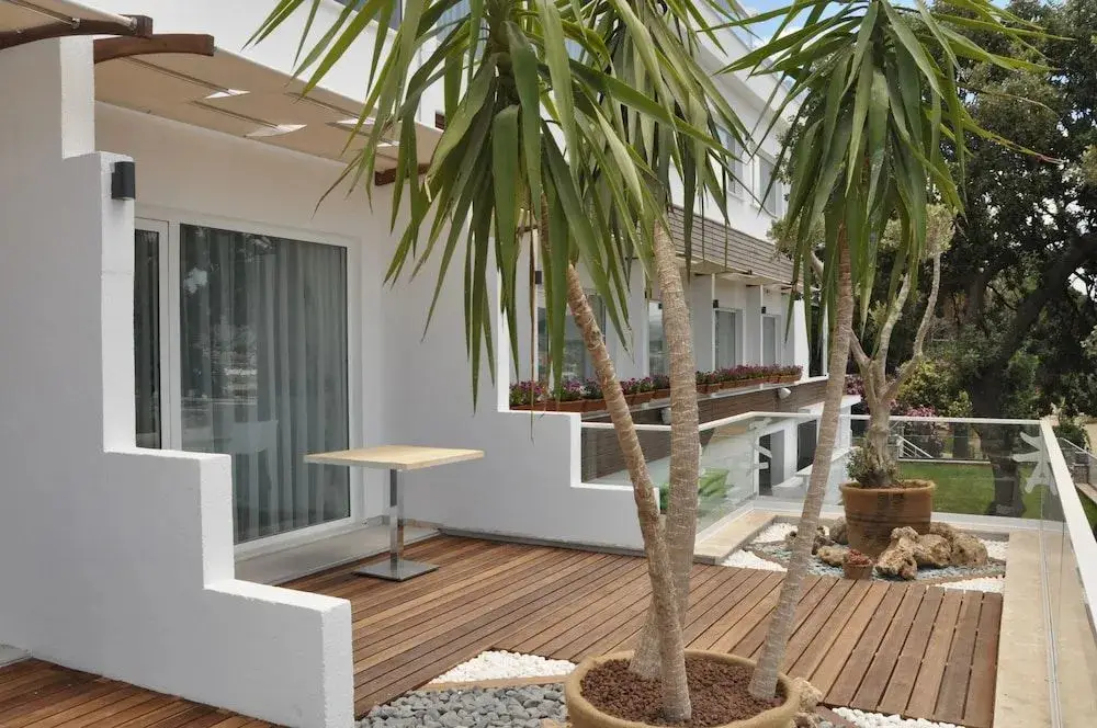 Бурхание: Karakas Hotel