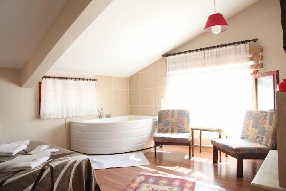 Сайл: Küçük Ev Motel