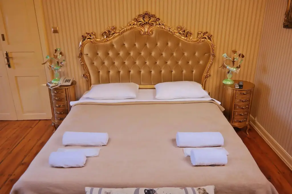 Бююкада: Büyükada Anastasia Meziki History Mansion