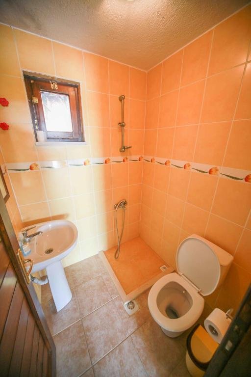 Тевфикие: Troia Pension
