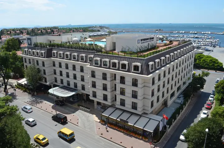 Стамбул: Wyndham Grand Istanbul Kalamis Marina