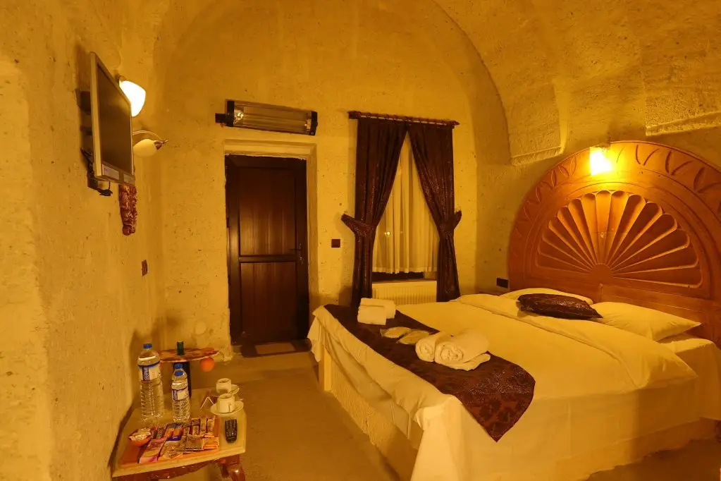 Аванос: Saklı Cave House