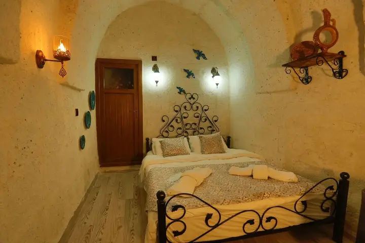 Аванос: Saklı Cave House