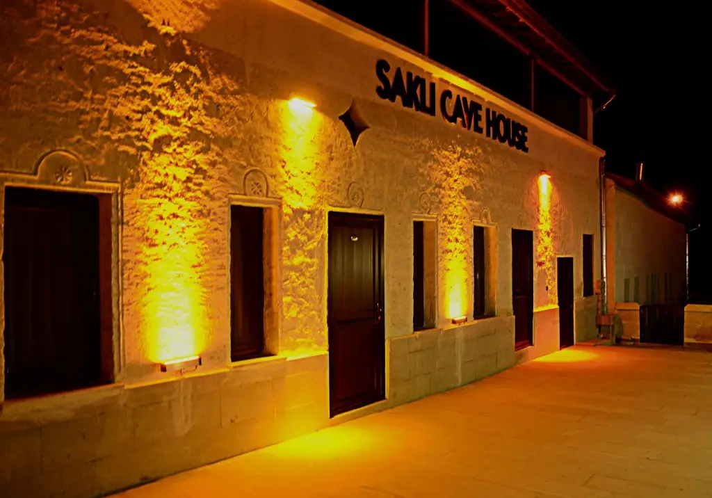 Аванос: Saklı Cave House