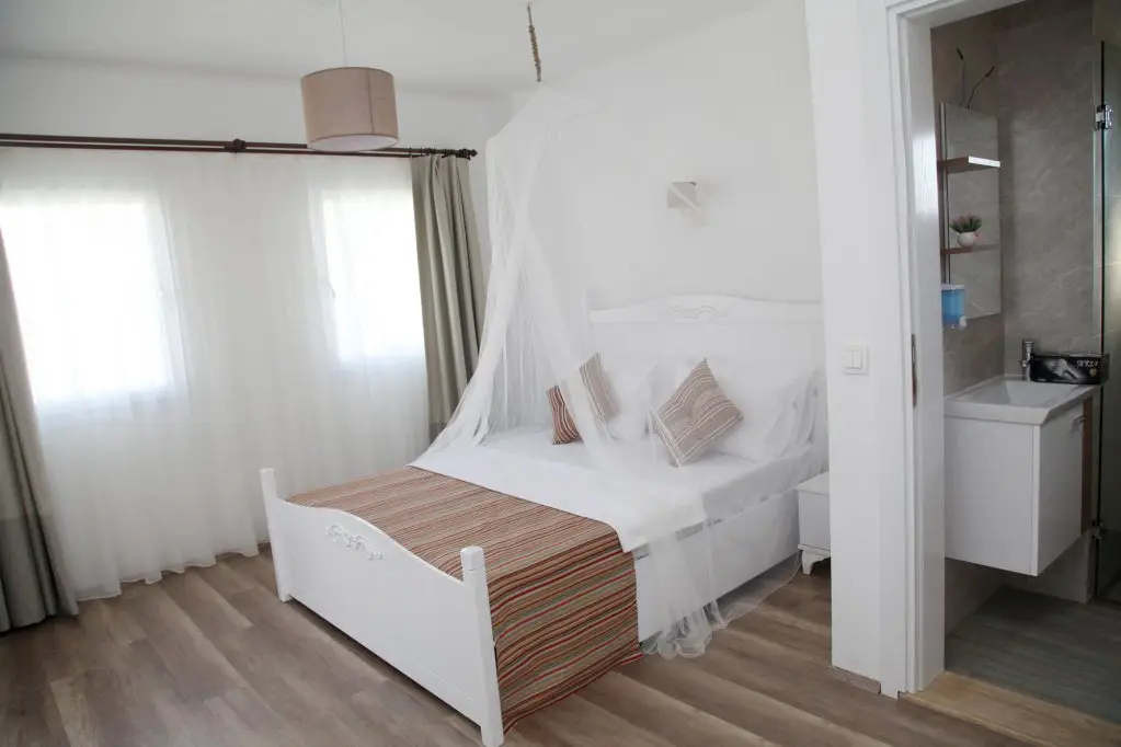 Яликавак: Dibek Homes