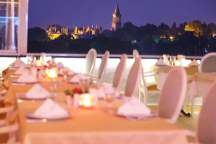 Стамбул: The Istanbul Hotel