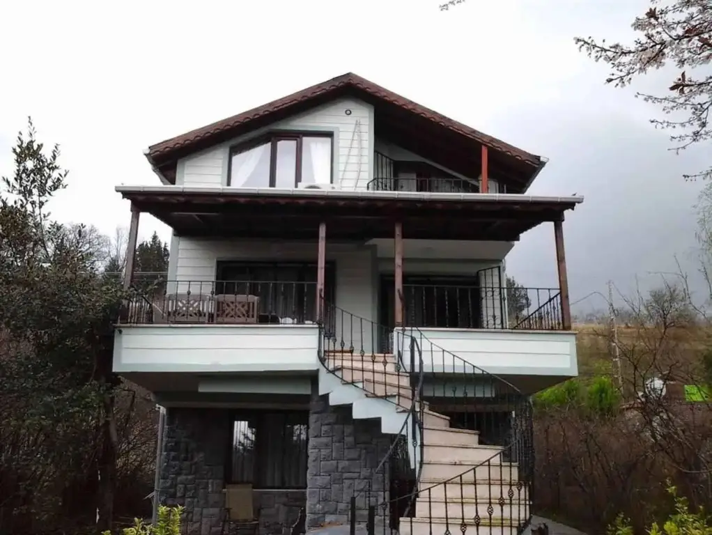 Сайл: Vira Creek House