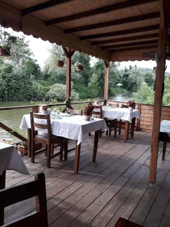 Сайл: Vira Creek House