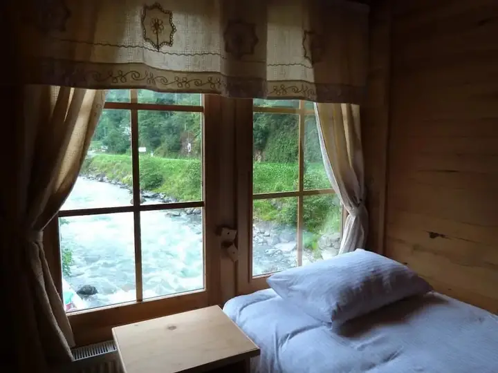 Чамлыхемшин: Dere Hotel