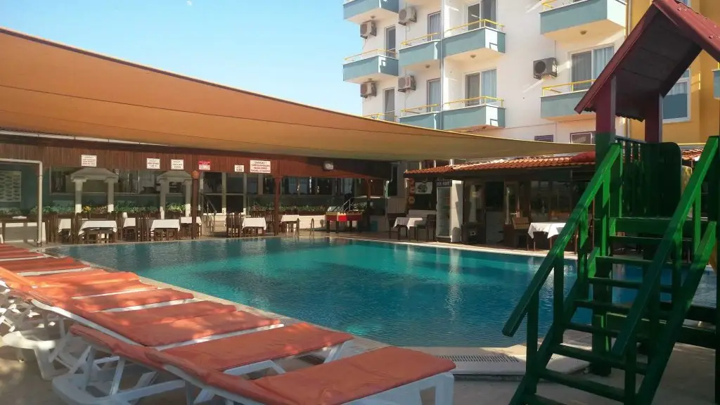 Айвалык: Nil Hotel