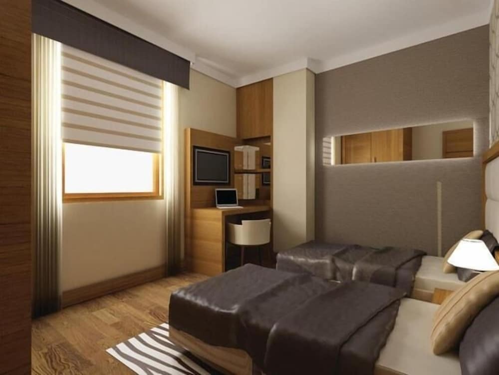 Измит: Izmit Saray Hotel