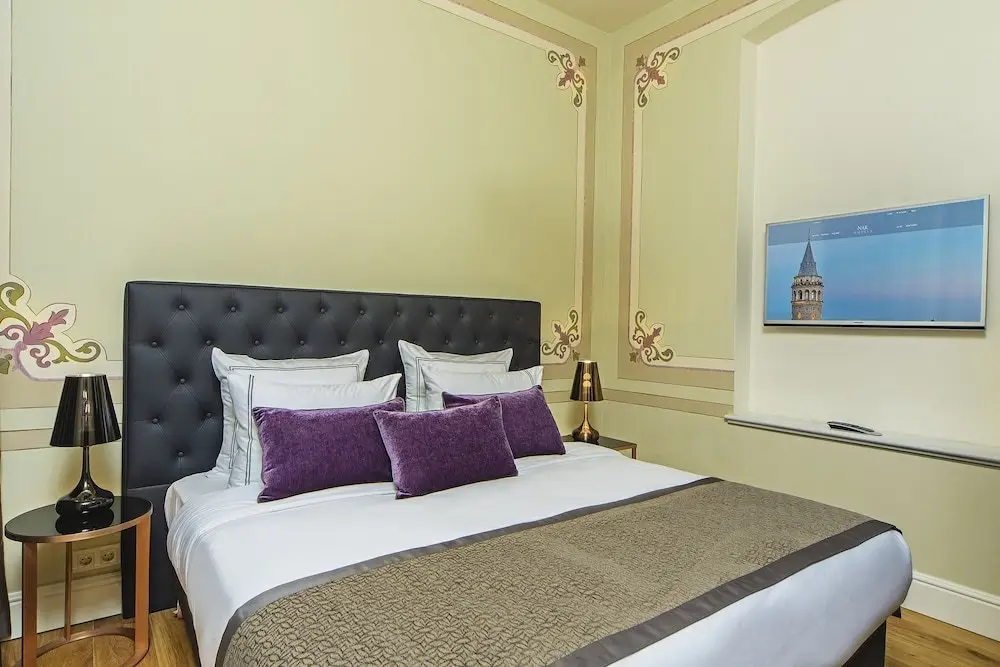 Стамбул: Sophisticatedly Decorated 2 Bedroom Apartment in Galata