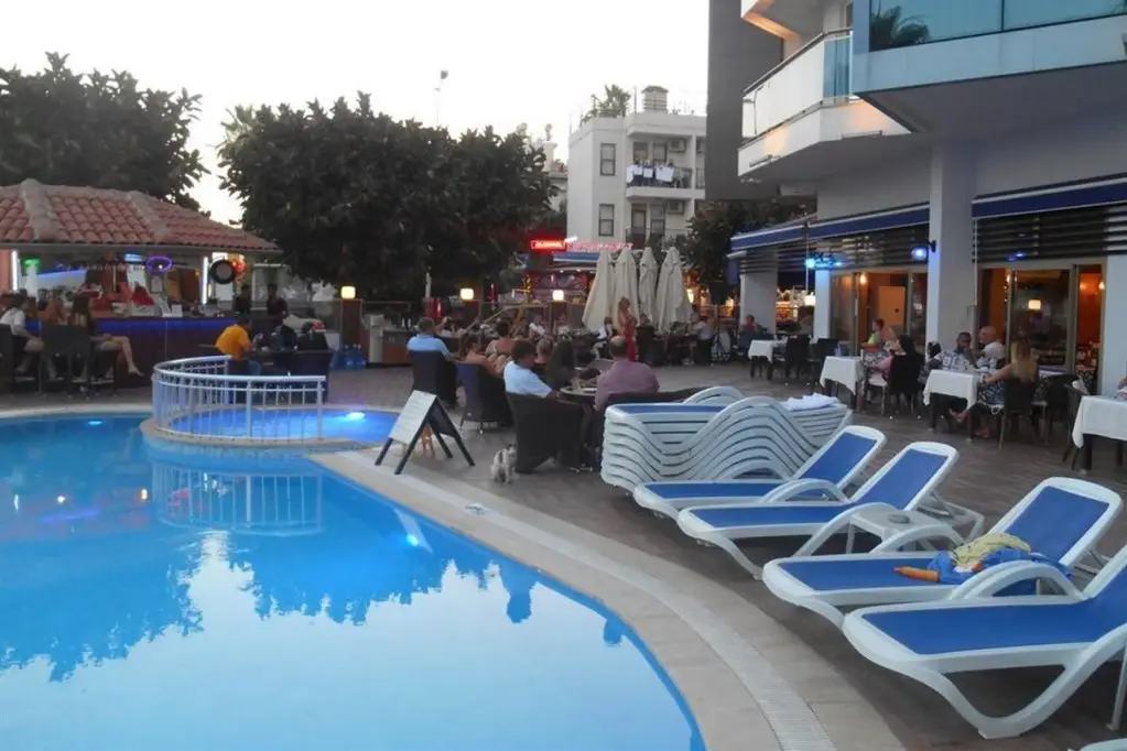Parador Beach Hotel — фото 1