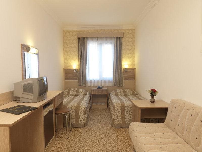 Аванос: Altinyazi Otel