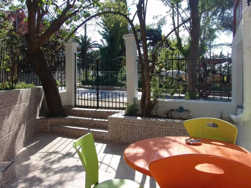 Бююкада: Orhan Kutbay'in Evi Turyolu Cafe Pansiyon