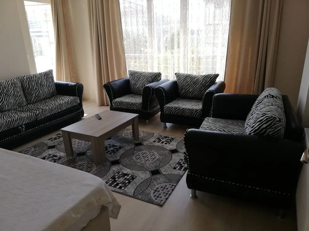 Канаккале: A Suit Residence