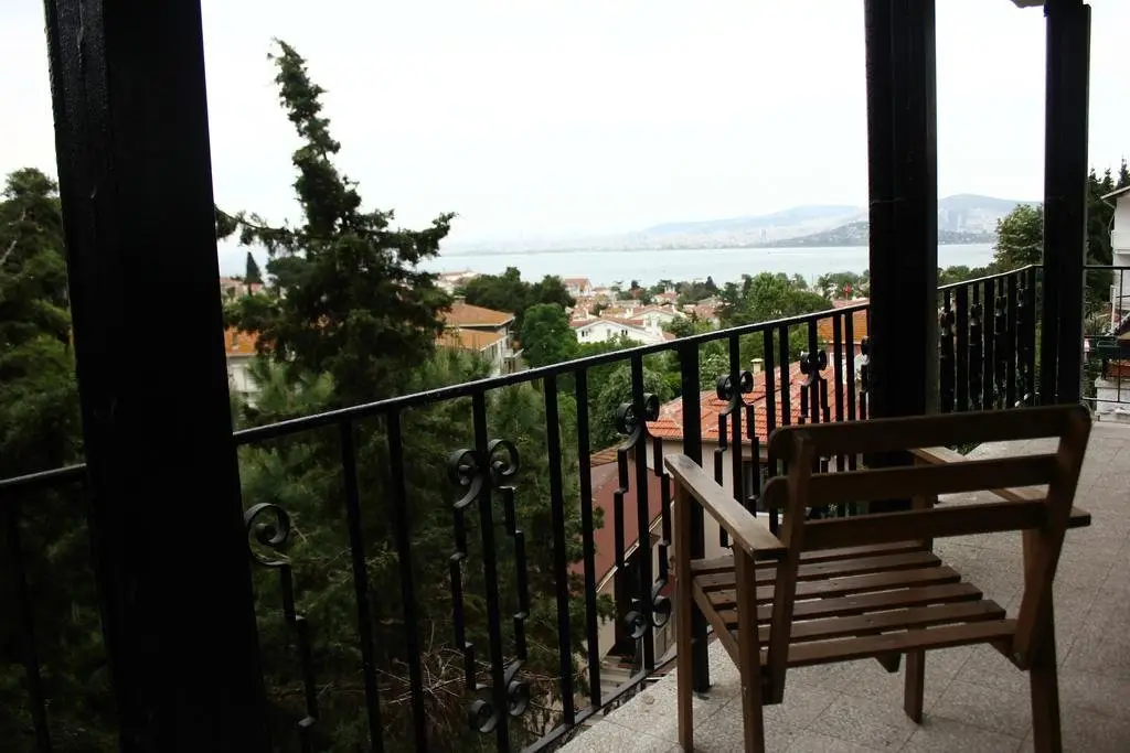 Бююкада: Büyükada Apart Hotel - Karadağ Apart