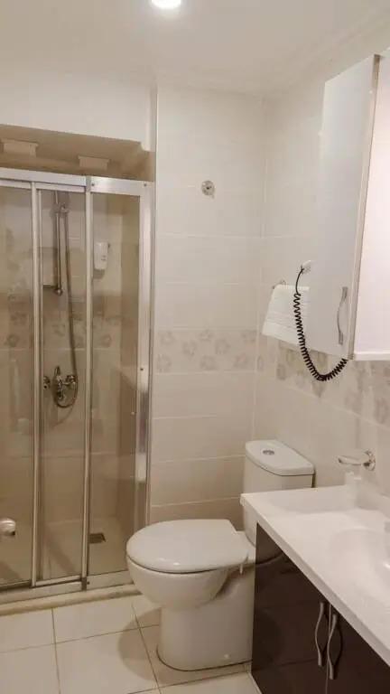 Бозбурун: Özgür Apart