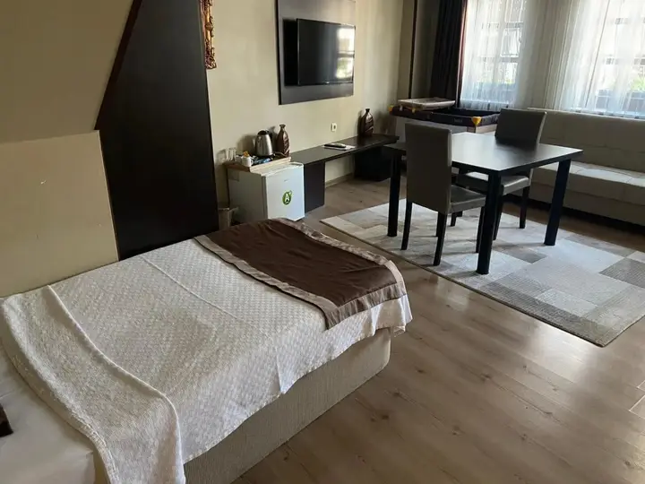 Бурса: Lena Central Flats