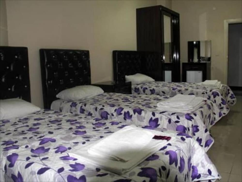 Ван: Hotel Side