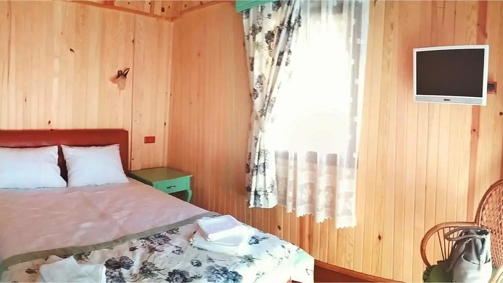 Орхание: Azra's Bungalow Houses