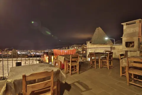 Explorer Cave Hotel — фото 1