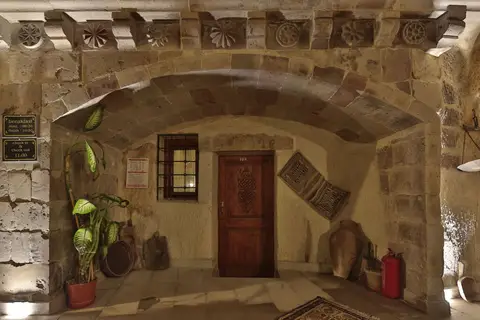 Explorer Cave Hotel — фото 1
